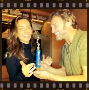 Josh Lucas Instagram - It’s not an Oscar but its still a little golden man . Have fun hosting After the Academy Awards @abc7briannaruffalo @ontheredcarpet @theacademy #Oscars