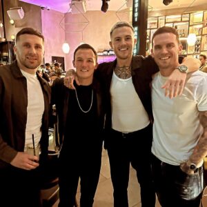 Josh Warrington Instagram - Busy night on Saturday down at @abdu_rozik new Leeds restaurant @habbibibyabdurozik 🍽️

Certainly got some hype going for it! 🎉🙌