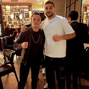 Josh Warrington Instagram - Busy night on Saturday down at @abdu_rozik new Leeds restaurant @habbibibyabdurozik 🍽️

Certainly got some hype going for it! 🎉🙌