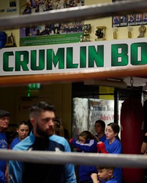 Josh Warrington Instagram - Went to the @crumlinboxingclubofficial 🥊 last night. 
A joy to see the gym so packed out and training away. 
@matchroomboxing and @eddiehearn set the kids off with a challenges.
Press ups for the seniors and plank for the juniors, with the winners receiving a prize! 

Both sets gave everything but one little lad stood out. 
After around 20 minutes had passed, young Jackson was down to the last handful.
A few had noticed that he was in some discomfort. After Eddie speaking to the lad, I then knelt down to tell him to basically stop. His response. 
“No because I don’t want to lose” 😯
This kid is 7. 
Pushing himself to the absolute max. 
Eventually pulled to his feet, a big fuss was made over him. 
Not because he lasted so long but the mindset and refusing to lose. 
Especially in a softening world when it’s just good to ‘Take part’…
Whatever this kid does, whether boxing or not, he will go far in life … 👍
Great to meet you @jackson_hurricane_kearney 🤝