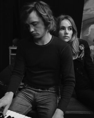 Josh Whitehouse Instagram - New episodes out now on @primevideo #daisyjonesandthesix 📸 by @ltstillpix