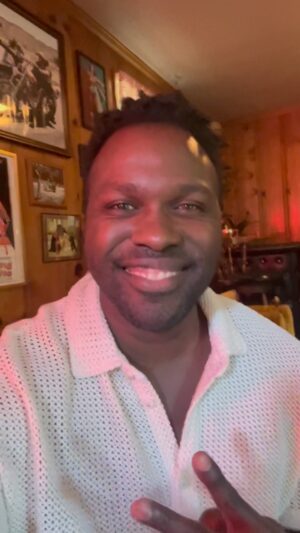 Joshua Henry Instagram - PUBLIC SERVICE ANNOUNCEMENT 📢 I’ve just joined @cameo and can’t wait to sing hellos, happy bdays, happy openings to you and all the special people in your life! Book now, link in my bio 😊