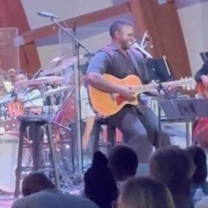 Joshua Henry Instagram - Some of my favorite moments from #GetUpStandUp from my show w/ the Columbus Symphony! @01andreslopera conducting:) 

Thank you @matthewsilkins 
#livemusic #symphony #broadway #johnlegend #soulmusicmatters