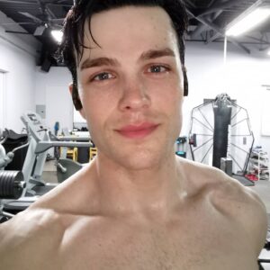 Joshua Orpin Instagram - It's that time of year again! 
SUPERBOD PROGRESS PHOTO DUMP

New season, new goals. Season 2 was about #cultivatingmass, this time around we were trying to get me a little leaner and meaner. 

Step 1 -
Don't eat anything that you want to / tastes good 
Step 2 -
Pick up heavy things all the time. Like, every day
Step 3 -
Work with Alan Ritchson and feel inadequate 
Step 4 -
Repeat until jacked and shredded

In all seriousness, these are the results of work ethic, discipline and consistency through 2 lockdowns (in 2 countries) and 9 months of shooting. It was difficult. As long as I have the privilege of playing this role, I'll continue to strive toward the 100% unrealistic standard set by my comic book counterpart.

Once again, huge thanks to the following people:

@nunodesalles76 at Sweat Elite Personal Training Toronto

@brendan.field.12 at #anytimefitnessrowville

@ange_drake & @asharosie_khan from @twentythreew Preston

Swipe right to see what how it feels vs how it looks when I carry all the shopping bags inside in one trip...

#titansseason3
#shockthemuscle
#bigboybiceps