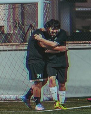 Joshua Suherman Instagram - Mais um dia, mais uma vitória. Nós somos os jogadores de futebol da @majelislucufootballclub ⚽️✊🏽