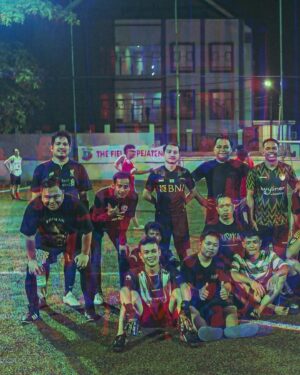 Joshua Suherman Instagram - Mais um dia, mais uma vitória. Nós somos os jogadores de futebol da @majelislucufootballclub ⚽️✊🏽