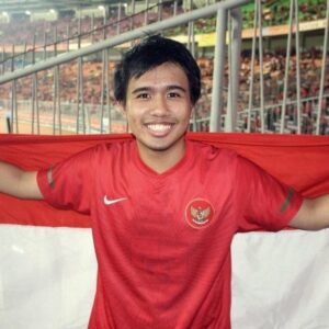 Joshua Suherman Instagram - Perasaan udh bener fotonya lawan Filipina. Tapi kok yg golin Gonzalez ya?