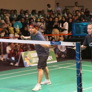 Joshua Suherman Instagram - INI DIA PARTNER BARU @melatidaeva UNTUK XD TERCANGGIH TAHUN INI! Boleh langsung nge-bye INDONESIA OPEN gak? Udah bisa tengil di slide terakhir, nih!
