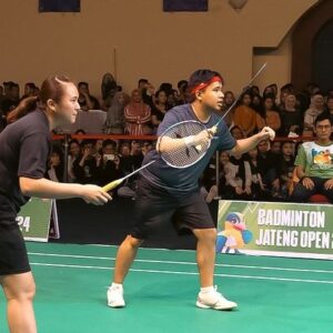 Joshua Suherman Instagram - INI DIA PARTNER BARU @melatidaeva UNTUK XD TERCANGGIH TAHUN INI! Boleh langsung nge-bye INDONESIA OPEN gak? Udah bisa tengil di slide terakhir, nih!