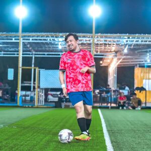Joshua Suherman Instagram - Kembali merumput sintetis. Lumayan juga nih mainnya Son Heung Min.