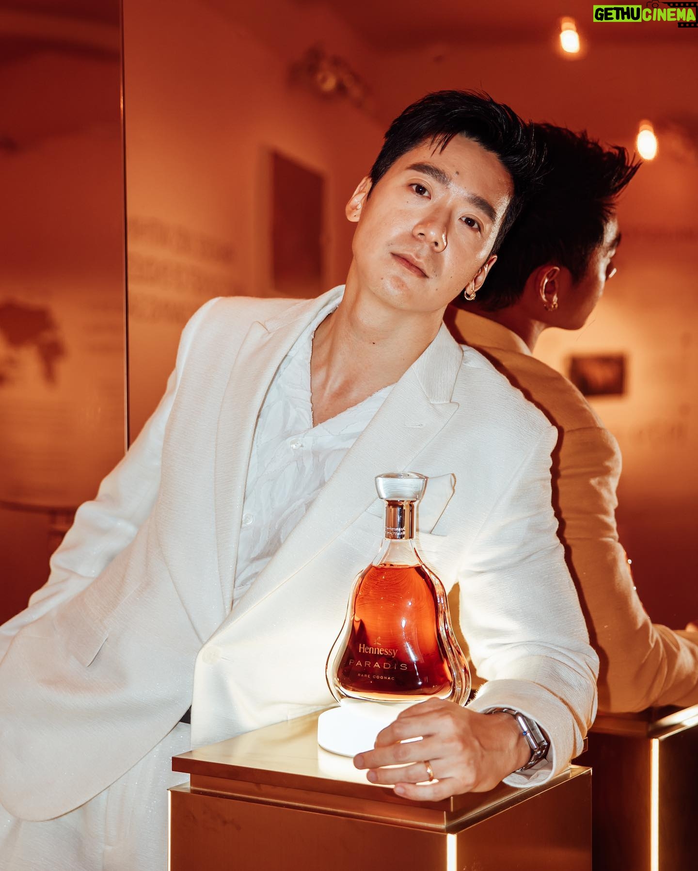 Joshua Tan - 870 Likes - Paradise is here.
It was a pleasure to delight in the symphonic piano harmony with the Hennessy Paradis. Experiencing the smooth, delectable, aromatic masterpiece that is Paradis has truly elevated my knowledge of the cognac and its rich melodious history.
Just one sip of the Hennessy Paradis is absolute bliss that left me feeling inspired.
Enjoy Responsibly.
#HennessySG #HennesyParadis #ParadisisOnEarth #Ad