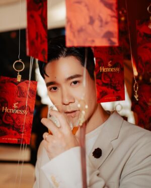 Joshua Tan Instagram - @hennessy’s X.O deluxe - Each drop is an odyssey 

The perfect drink, the perfect gift -  Available at ION Orchard L1 or Changi Airport T1 for travelers

Experience the greatness of life that 2024 has to offer, cheers to the new year

Please drink responsibly

@hennessy #HennessySG #TogetherWeAreUnstoppable #HennessyCNY2024
