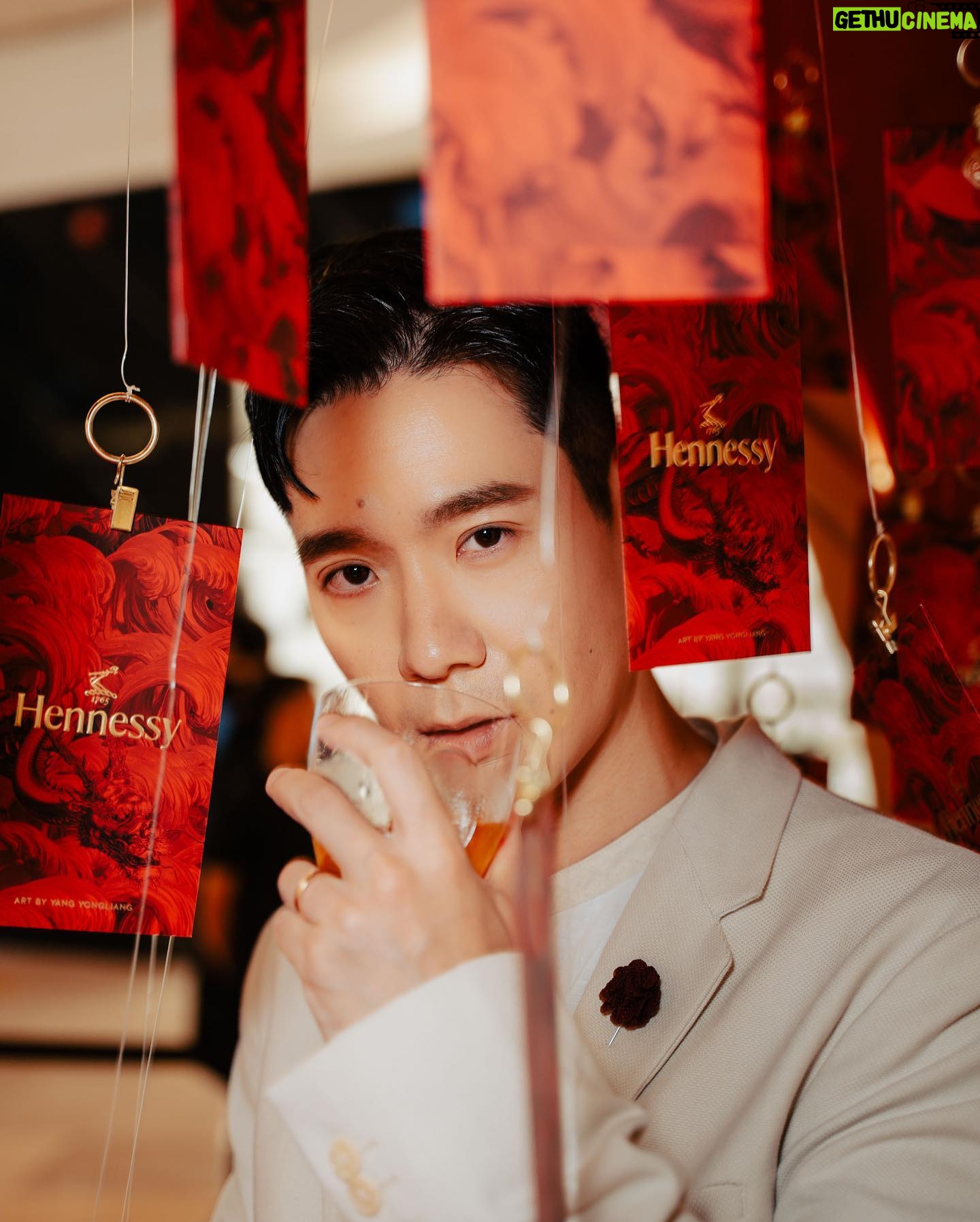 Joshua Tan - 3 Likes - @hennessy’s X.O deluxe - Each drop is an odyssey
The perfect drink, the perfect gift - Available at ION Orchard L1 or Changi Airport T1 for travelers
Experience the greatness of life that 2024 has to offer, cheers to the new year
Please drink responsibly
@hennessy #HennessySG #TogetherWeAreUnstoppable #HennessyCNY2024