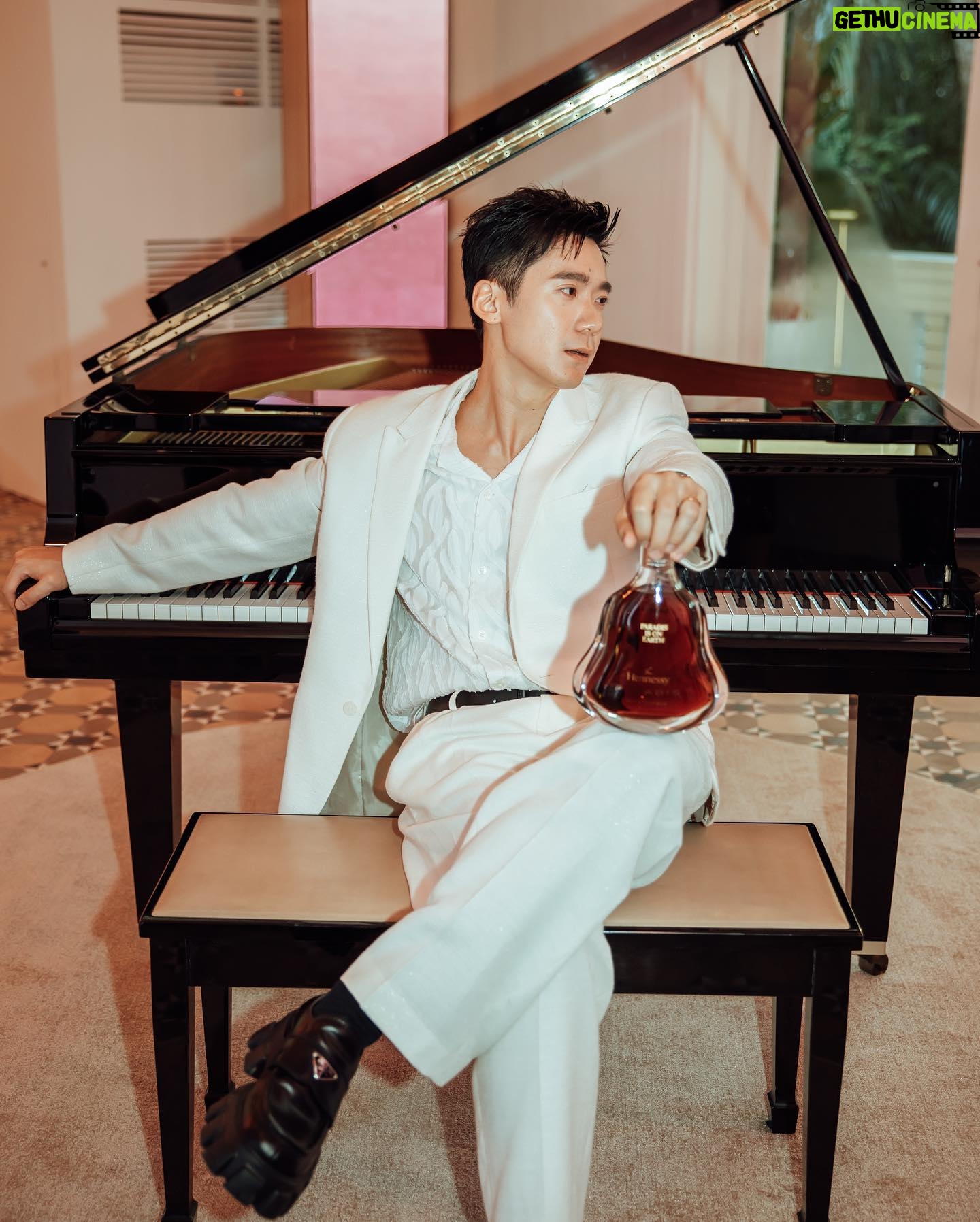Joshua Tan - 870 Likes - Paradise is here.
It was a pleasure to delight in the symphonic piano harmony with the Hennessy Paradis. Experiencing the smooth, delectable, aromatic masterpiece that is Paradis has truly elevated my knowledge of the cognac and its rich melodious history.
Just one sip of the Hennessy Paradis is absolute bliss that left me feeling inspired.
Enjoy Responsibly.
#HennessySG #HennesyParadis #ParadisisOnEarth #Ad