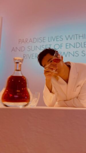 Joshua Tan Instagram - Step into Paradise.

#HennessySG #HennessyParadis #ParadisisOnEarth