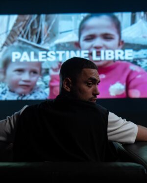 Josylvio Instagram - Kijk Door Me Ogen video Out Now 
heb jij al gekeken ? Of weg gekeken….
#freepalestina🇵🇸