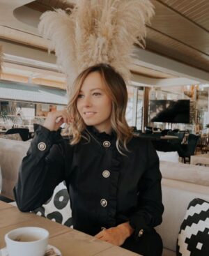 Jovana Stojiljković Instagram - 😍 #jovanastojiljkovic  @mshirts_m