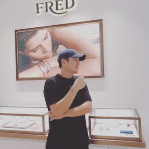 Ju Sang-uk Instagram - Thank you~🤩 @fredjewelry .
.
.
.
.
#FRED 
#thankyou
#주말나들이 
#오랜만에휴식