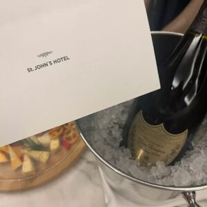 Ju Sang-uk Instagram - 유투버 기먼성!
축해해줘서 고맙다!
@stjohnshotel

#세인트존스호텔 
#기먼성
@utuber_ki