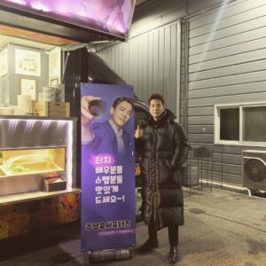 Ju Sang-uk Instagram - 추운겨울 따끈한오뎅~~🍢
잘먹었습니다~
팬여러분 감사합니다!😄😁😊😍
.
.
.
.
#터치 #차정혁 #분식차서포트 
#감사합니다🙏