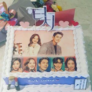 Ju Sang-uk Instagram - 내일이 마지막방송이네요.
종방연은 못했지만 늘 응원해주시는 여러분들이 있어서 행복합니다.
터치팀 배우분들 스탭여러분들 너무 고생많았고 늘 행복했으면 좋겠습니다. 
터치! 터치! 터치!👍
.
.
.
.
.
.
#터치 #종방연 #취소 #아쉬움
#행복하세요 #수고하셨습니다