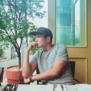 Ju Sang-uk Instagram - 오늘 아님😋