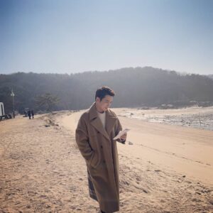 Ju Sang-uk Instagram - 실미도.🏝
.
.
.
.
.
#겨울바다 #바람 #추위조심