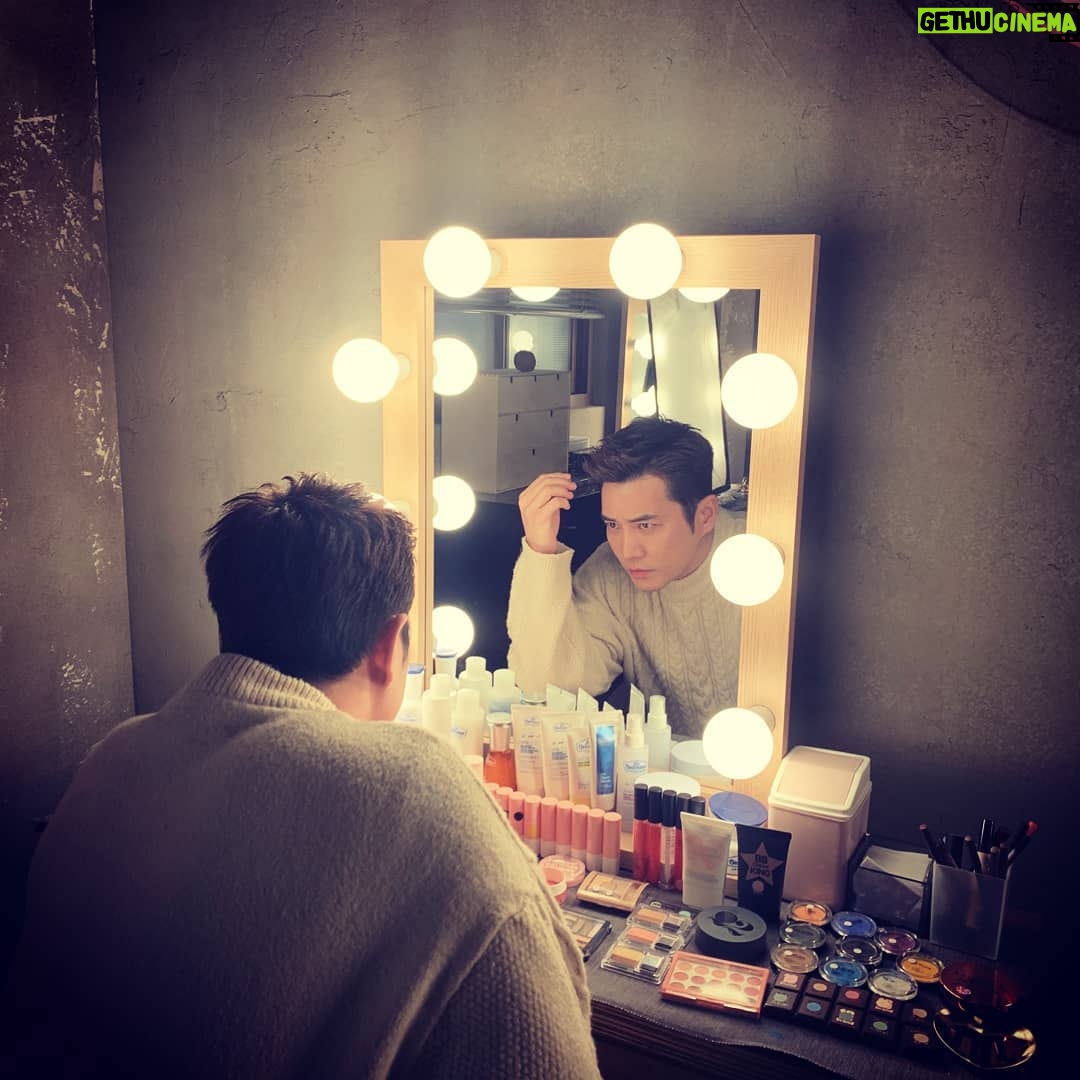 Ju Sang-uk - 14.6K Likes - 촬영중...흰머리있다며....없는데?😅
.
.
.
.
.
#터치 #흰머리 #연천