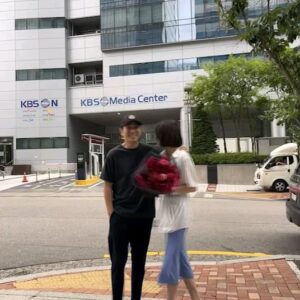 Ju Sang-uk Instagram - 7월16일!
생일축하하고 
촬영장에서 이렇게라도 축하해줘서 다행이야~
끝까지화이팅~!!

#황금가면
#생일축하해요