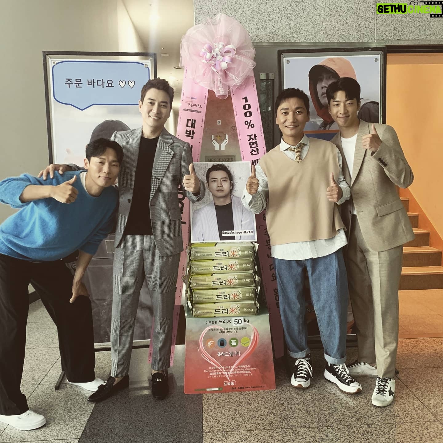 Ju Sang-uk - 20.1K Likes - 주문바다요~~~~🐠🐡🦈🐳🦀🐚🐟🦑🦐🐙👍
오늘 저녁8시30분 첫방송~
많은 시청부탁드립니다~~!!
.
.
.
.
.
.
.
#주문바다요 #mbcevery1
#5월4일첫방송 #저녁8시30분방송
#주상욱 #조재윤 #양경원 #유수빈