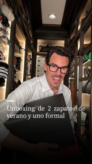 Juan Avellaneda Instagram - Unboxing de 2 zapatos de verano y 1 formal que sirve perfectamente para un look formal de novio o invitado a una boda formal

#novio #boda #zapatoformal #shoe #invitado