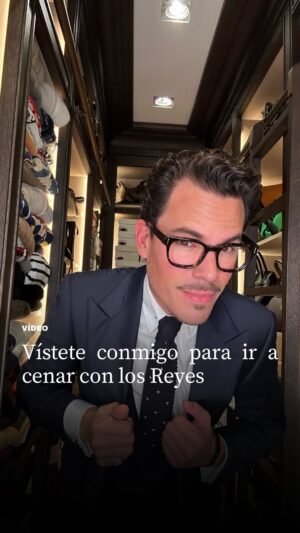 Juan Avellaneda Instagram - Vístete conmigo para ir a cenar con los Reyes y a la entrega de premios de la Fundación Princesa de Girona.

Además te cuento trucos de estilo y protocolo 

#grwm #suit #traje #suiteandtie #royals #letiziaortiz #felipevi