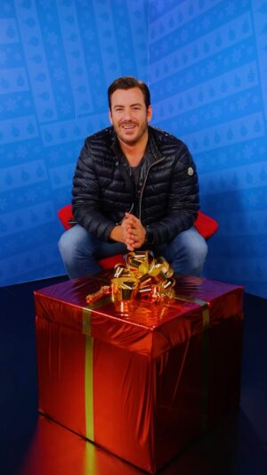 Juan Diego Covarrubias Instagram - ¿Quieres saber cuál de los🎁 #SuperRegalos #FisherPrice me envió @marianaecheve ? Mira el video completo para conocer todas las sorpresas y saber quién será la próxima persona en la cadena de Super Regalos Fisher-Price.🌟 https://shop.mattel.com/es-mx/pages/super-regalos-fisher-price