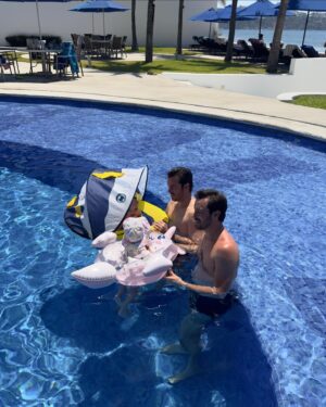Juan Diego Covarrubias Instagram - Brothers & daughters 😍😍 #MacayMika