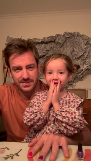 Juan Diego Covarrubias Instagram - Hoy fuí un cliente muy exigente 💅🏻 😂 te amo hija !