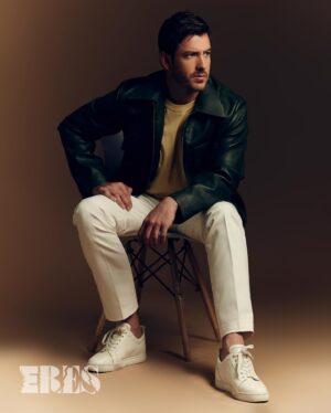 Juan Diego Covarrubias Instagram - En la nueva edición de la @revistaeresmx con gran estilo @juandiegocova1 ⭐️