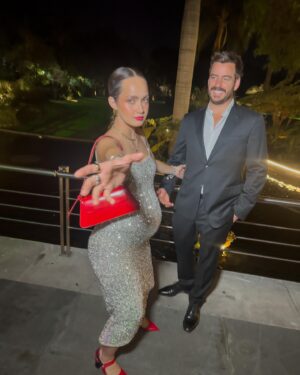 Juan Diego Covarrubias Instagram - Quédense con quien los vea como yo a @renataharoptt 😍🥰
