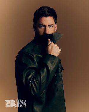Juan Diego Covarrubias Instagram - En la nueva edición de la @revistaeresmx con gran estilo @juandiegocova1 ⭐️