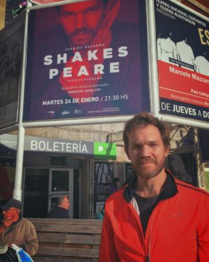 Juan Gil Navarro Instagram - "Ver o no ver" (con el sol de frente...jaja) Única función 24 de Enero en Mar del Plata. @jorgevitti