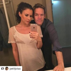 Juan Gil Navarro Instagram - #Repost @petitjotao with @repostapp
・・・
Listos para salir a escena con mi marido @juangilnavarro 💝
@deseo_teatro @metropolitanciti