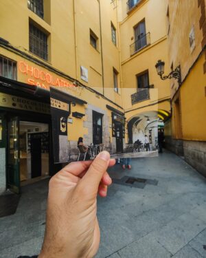 Juan Gómez-Jurado Instagram - Se ha quedado un buen fin de semana para darse un paseo por Madrid y buscar las localizaciones de #ReinaRoja.