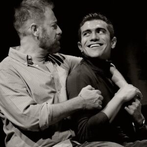 Juan Manuel Bernal Instagram - Recta final de @madresehijosteatro … en el @teatromilan_forolucerna 

Inmejorables compañerxs para crear a estos personajes: @eugenio___rubio es Pierre, @juanmanuelbernal es Chris, @antuatrejo y @luca_guerra_navarro alternan a Dany y @diana_bracho_oficial es Betty. 

Fotos de @blendaimage 

P R I D E 🏳️‍🌈