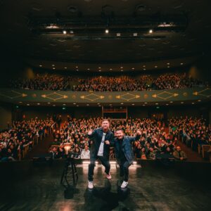 Juan Pablo López Instagram - Que gran público, en ambas funciones de ayer! Yo por lo menos lo pasé increíble, en Teatro Oriente.

Agradecer a quienes abrieron ambos shows @patopimienta y @malditalunilove 😍🫶🏻🌟 geniales 👏🏻👏🏻👏🏻

Próxima función en Santiago, 12 de Julio, doble función, 20 y 22 horas, Teatro Oriente, ticket en www.lopezcomediante.cl

Gran equipo liderado por @tereacevedoe 

📸 Lindas fotos de la @jossmoisan 
-
#santiago #humor #comedia #standup #standupcomedy #chile