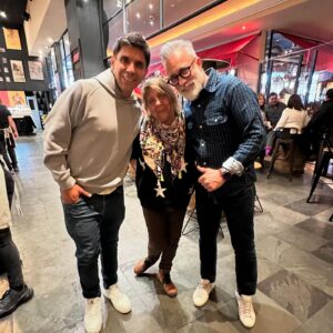 Juan Pablo Queraltó Instagram - Un dia muy especial con mi mamita ❤️❤️ Te amo mi Viejita… hoy celebramos en familia… en el @lola_by_arola con mi querido @sergiarola y despues fuimos a disfrutar de un hermoso show donde mi @fransfeir fue parte de los Inolvidables de Siempre. Día magico…
