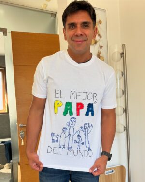 Juan Pablo Queraltó Instagram - El regalo más hermoso… Ser papá!! ❤️❤️❤️ gracias mi Amador y mi Clemente 🌞 y mi @fransfeir ❤️❤️❤️