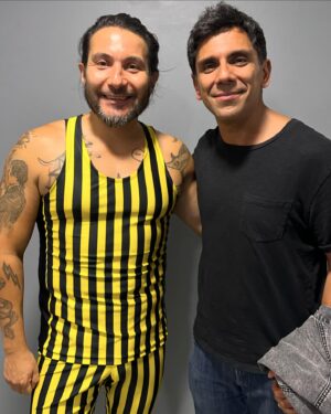 Juan Pablo Queraltó Instagram - Después de 7 años volvimos a reencontrarnos… esa última vez fue en mi matrimonio… hoy después de mucho tiempo volvimos a recordar esas locuras que por cerca de 10 años hicimos en SQP…. Mi amigo Felipe Avello… un talento por donde se le mire… divertido, fiel, brillante y principalmente un muy buen amigo…
Increíble cómo las nuevas generaciones me conocen gracias a esos delirantes virales, es mas muchos de ellos piensan que SQP era un programa de humor… 
Esta vez junto a Fran decidimos ir a verlo… cumplir promesa, reirnos y disfrutar como en los viejos tiempos… te queremos amigo!!!
@felipeavellooficial