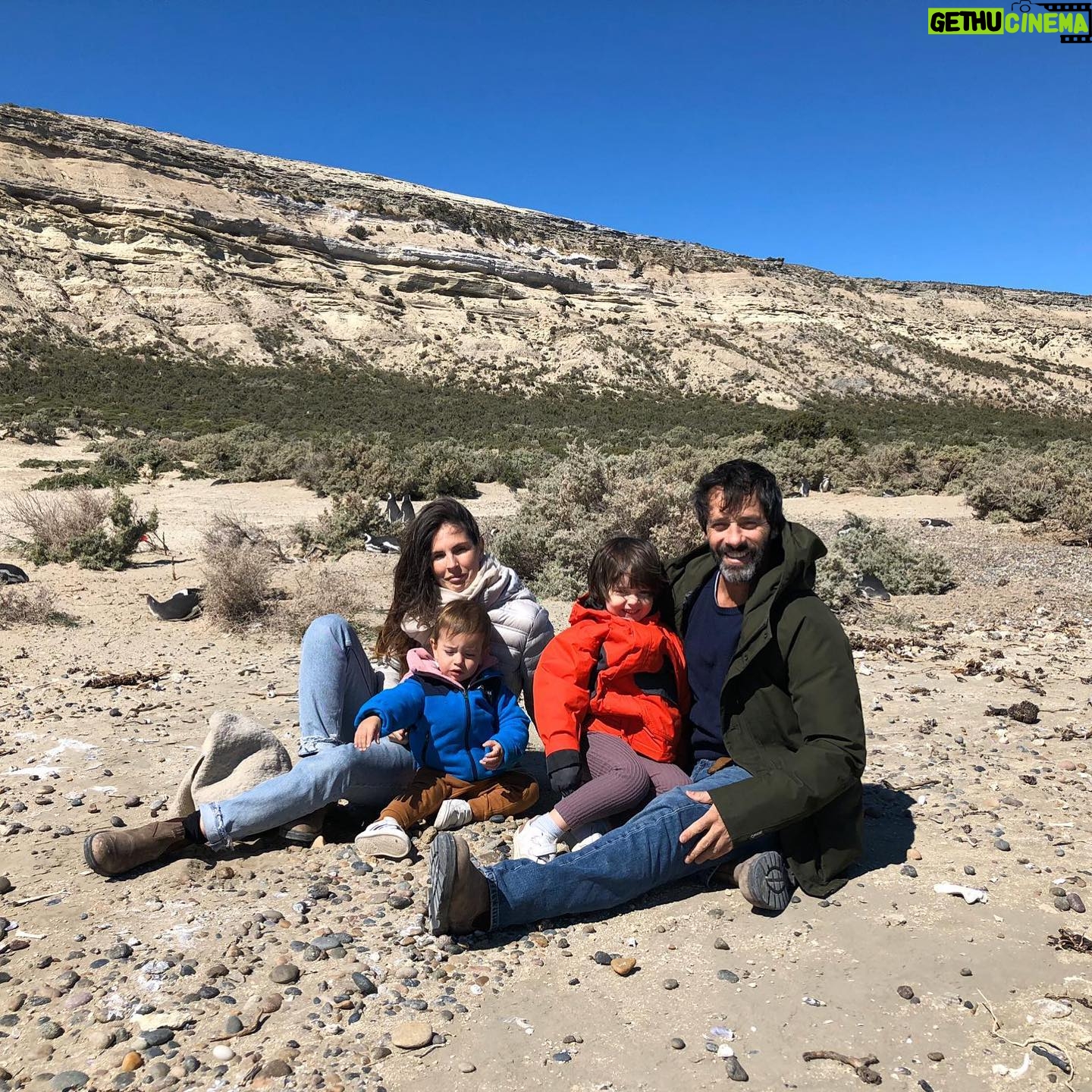 Juan Pablo Shuk - 6.5K Likes - Década oh, década, dame más décadas como esta con mi Ana hermosa y estos seres maravillosos, Matilda y Elias. Gracias por el trabajo y su gente que me prestaste. Gracias hermanos, mamá y papá estés donde estes que estarás comiendo chocolate.