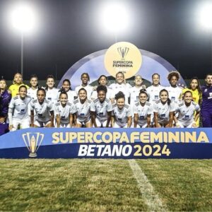 Juan Pablo Sorín Instagram - Orgulho das jogadoras comissão técnica e gestão #AsCabulosas estão construindo um projeto poderoso,  jogando muita bola e fazendo sonhar a torcida que não para de apoiar ! 
Sempre com vocês @cruzeirofem 💙✊🏾! Vamos @cruzeiro querido! 
Valeu aos patrocinadores e a visibilidade que da quem aposta pelo feminino !
