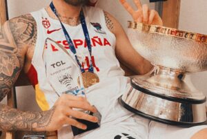 Juancho Hernangómez Instagram - Sabeis que ??? …… SOMOS CAMPEONES DE EUROPA!! 🌍 🥇 🦉 va por ti! Para que la gente sepaaaaaaaa…