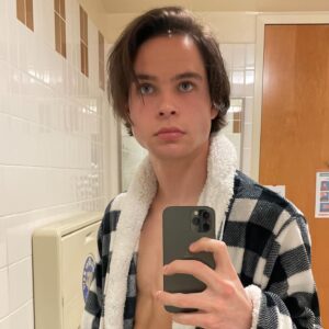 Judah Lewis Instagram - Only held up production about an hour trying to put these contacts in for the first time. If anyone has tips hmu